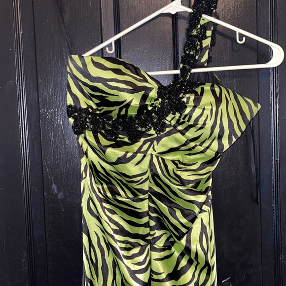 Prom dress - Picture 2 of 3